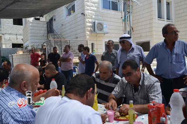 فيديو ....كفرقاسم : المئات يشاركون ال عباس في قراءة الفاتحة على روح طيب الذكر المرحوم عباس طه 